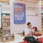 “KETIKA PINTAR SAJA TIDAK CUKUP” Buku Penting Soal Pola Asuh & Pendidikan Berbasis Kecerdasan Emosional Untuk Orang Tua & Pendidik di Indonesia